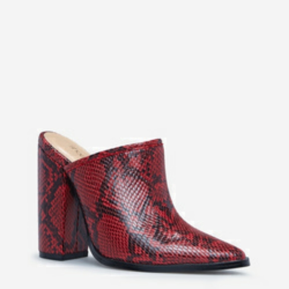 Shoes - Women leather shoes size 9